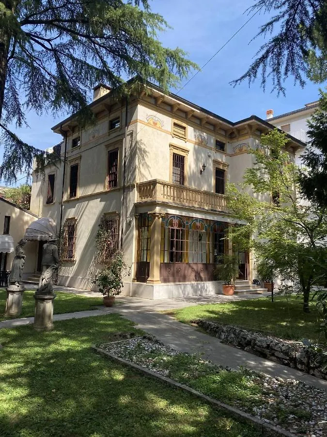 Apartment Monolocale In Villa Con Giardino Vicino Al Centro Verona Italy